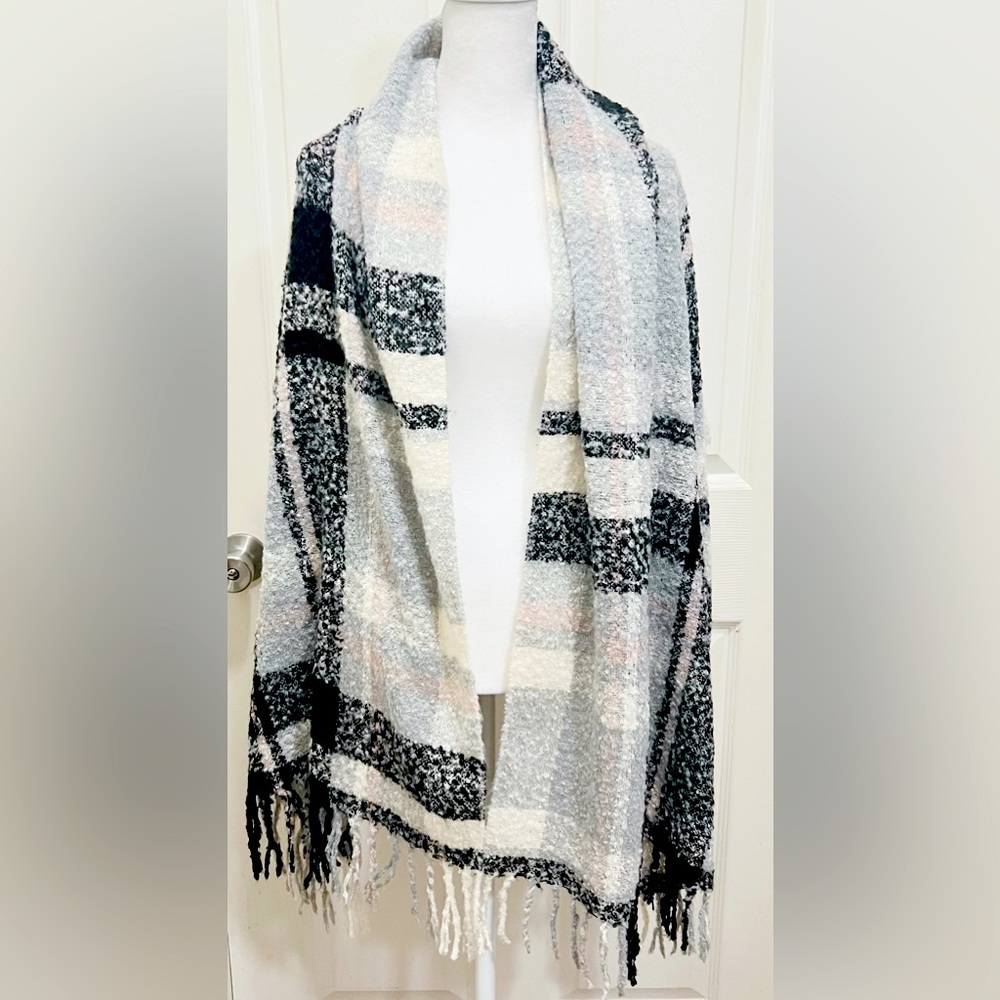 Plaid Black and White Women's Scarf - Picture 3 of 5